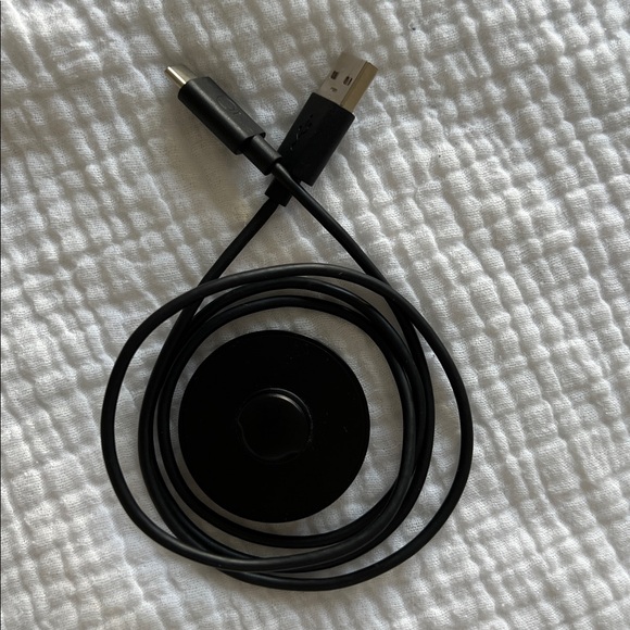 Oura Ring Gen 3 Heritage Silver Smart Ring in Size 8 •
WITH Charger - Picture 15 of 16